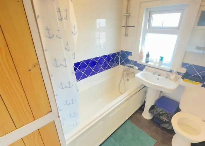 Eden Homez 28 Russell Road, Bs67Ub