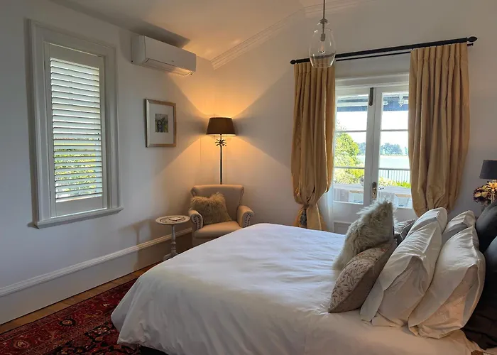 Villa Victoria - Waterfront Nelson