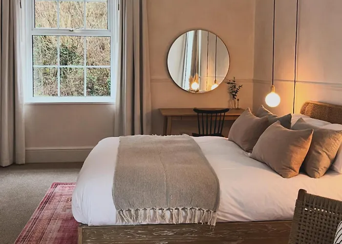 Coed Mawr Hall Bed & Breakfast