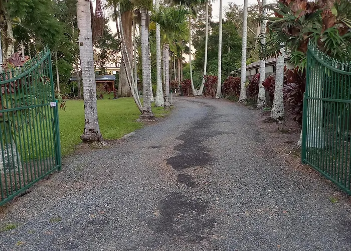 Emerald Tropical Palms B & B