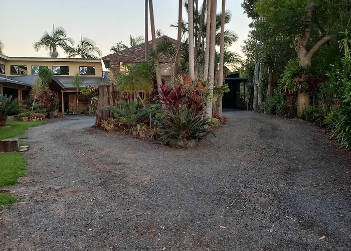 Emerald Tropical Palms B & B