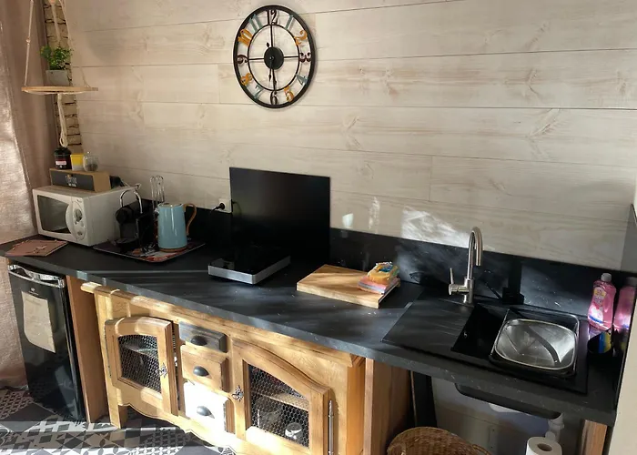 Nimes Bed & Breakfasts 
