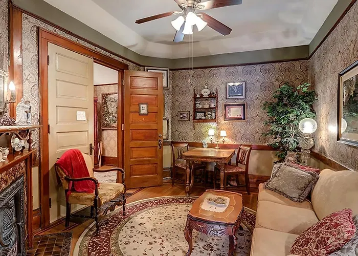 Schuster Mansion Bed & Breakfast