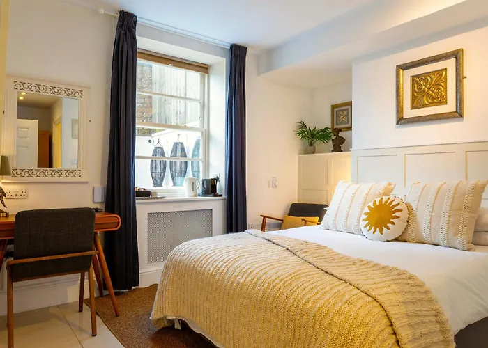 Ferndale Mews