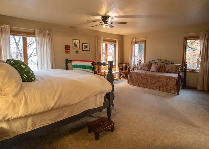 Lakeplace Bed & Breakfast