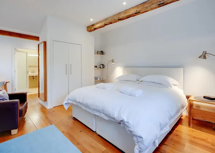 Walton-on-the-Naze Bed & Breakfasts 