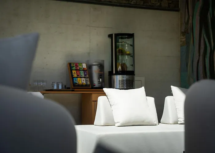 Nuhr Medical - Hotel & Restaurant - Ab 2 Naechten Vom 23 Oktober Bis 26 Oktober, Kostenlose Rueckenmassage, Sauna & Pool Steht Ihnen Taeglich Von 7 Uhr Bis 20 Uhr Zur Verfuegung Kostenloser Late Check-Out