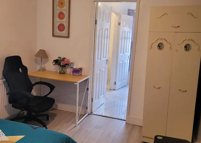 Big Room In A New House With Extra Bed