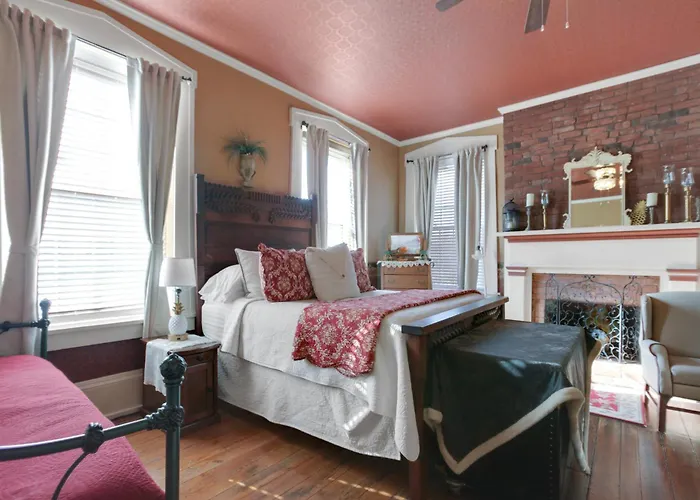 Hatchery House Bed & Breakfast