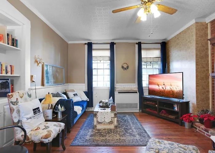 Hatchery House Bed & Breakfast