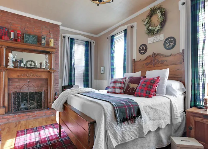 Hatchery House Bed & Breakfast