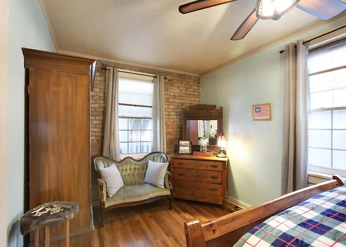 Hatchery House Bed & Breakfast