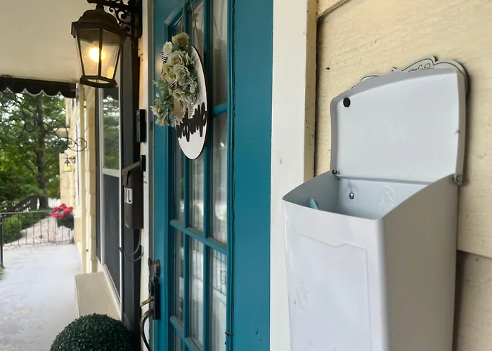 Olathe Bed & Breakfasts 