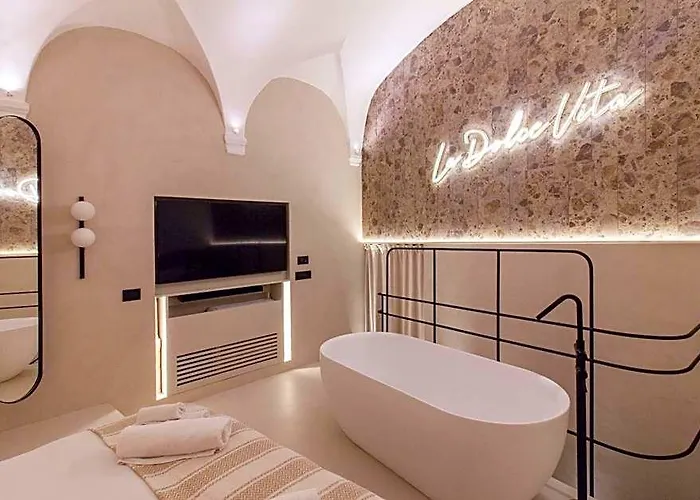 Panto - Rooftop Boutique Rooms