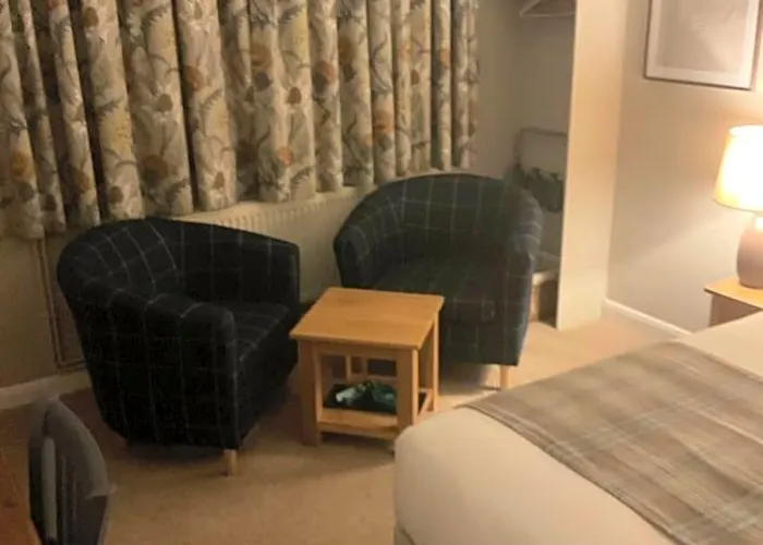 Oak Tree Lodge & Holiday Parking