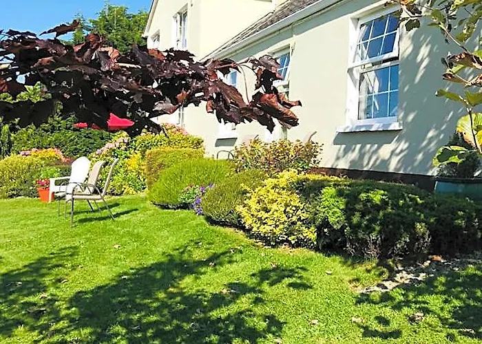 Hillcrest Farmhouse Bed & Breakfast