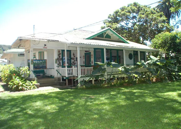 Hale Naalehu Llc Bed And Breakfast