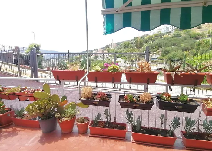 B&B Fiori d'Alassio - ampie camere con terrazza, parcheggio e scalinata per il mare