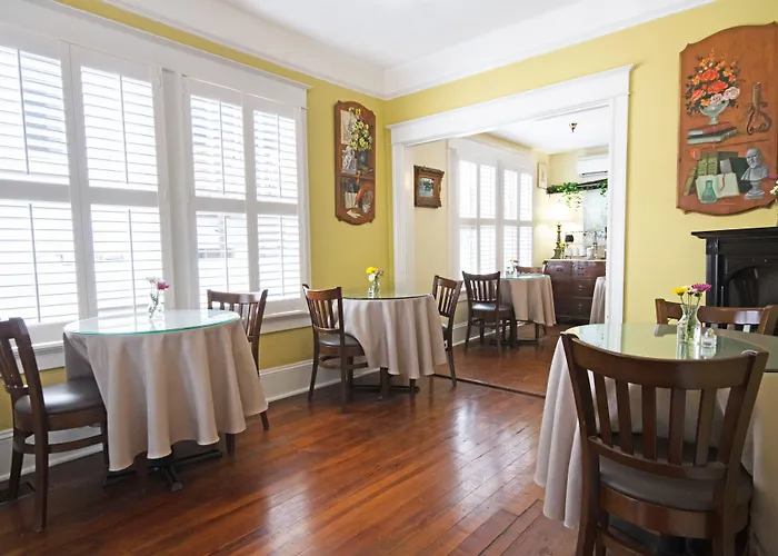 Hemingway House Boutique Hotel (Adults Only)