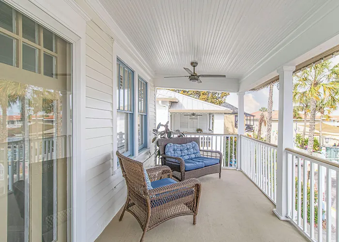 Hemingway House Boutique Hotel (Adults Only)