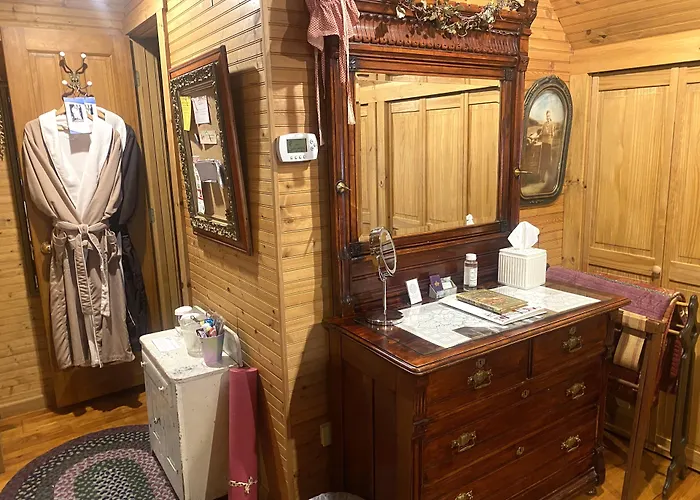 The Queen, A Victorian Bed & Breakfast
