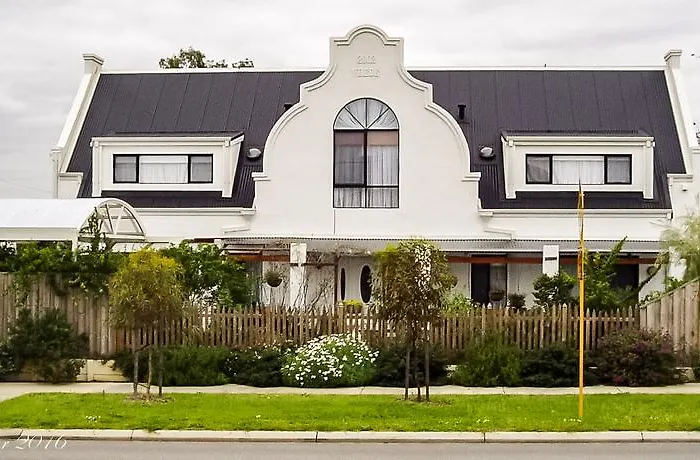 Aarn House B&B Airport Accommodation