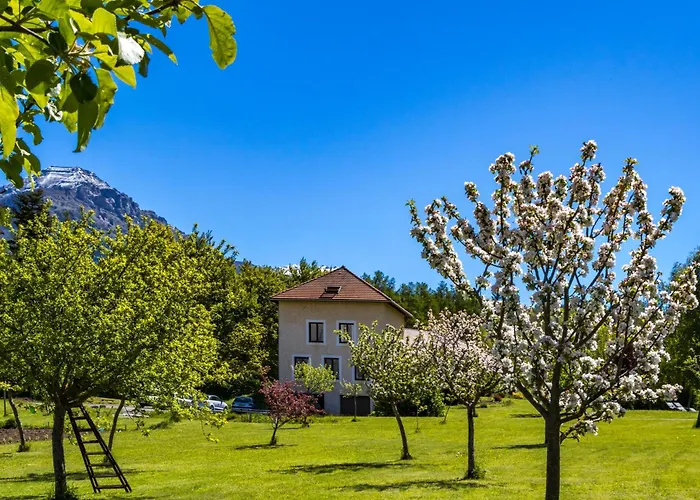 "La Combe Fleurie" Appartements & Chambres