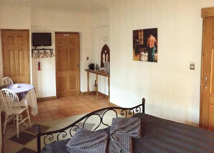 Tanglewood Gatwick Bed & Breakfast