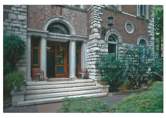 Villa V