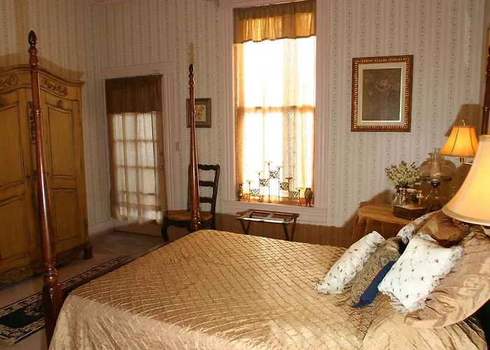 Auburn Bed & Breakfasts 