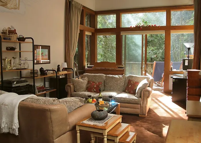 Avalon Luxury Bed & Breakfast Lodge