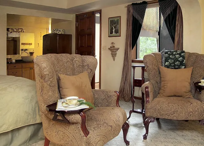 Avalon Luxury Bed & Breakfast Lodge