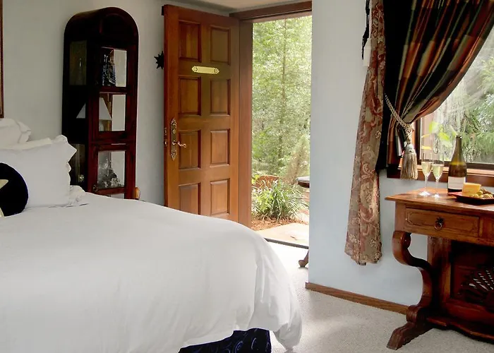 Avalon Luxury Bed & Breakfast Lodge