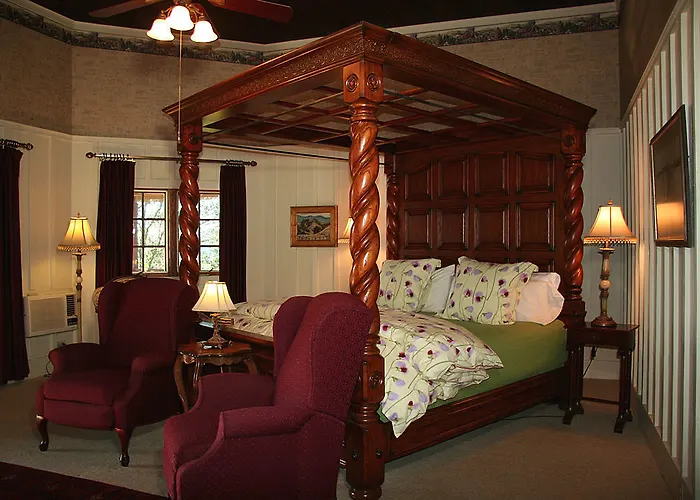 Old Crocker Inn