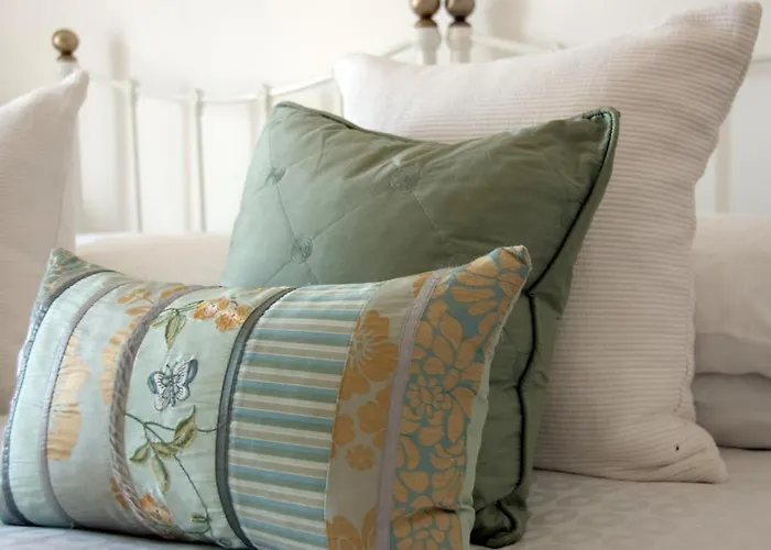 Stoughton Bed & Breakfasts 