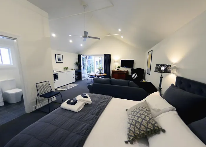 Alexandra Bed & Breakfasts 