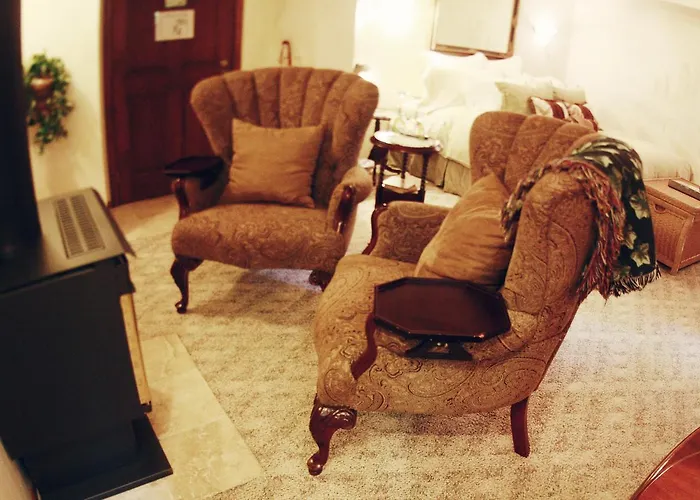Avalon Luxury Bed & Breakfast Lodge