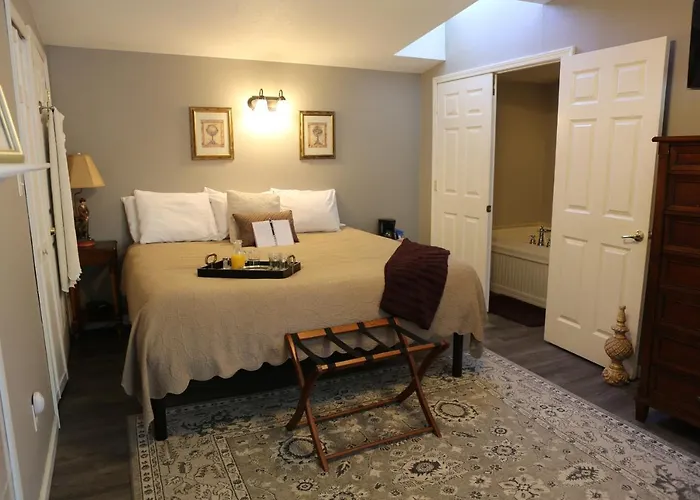 Martha'S Vineyard B & B