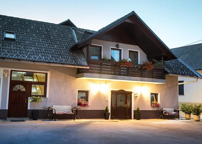 Rooms & Apartments Kepic, Airport Accomodation