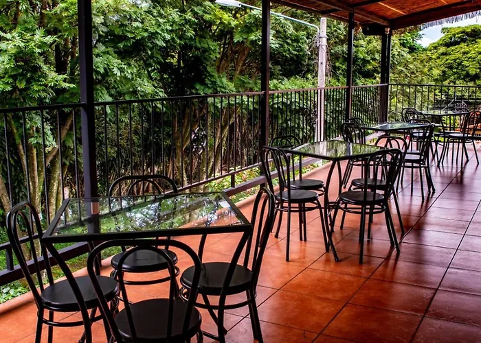 Melrost Airport Bed & Breakfast