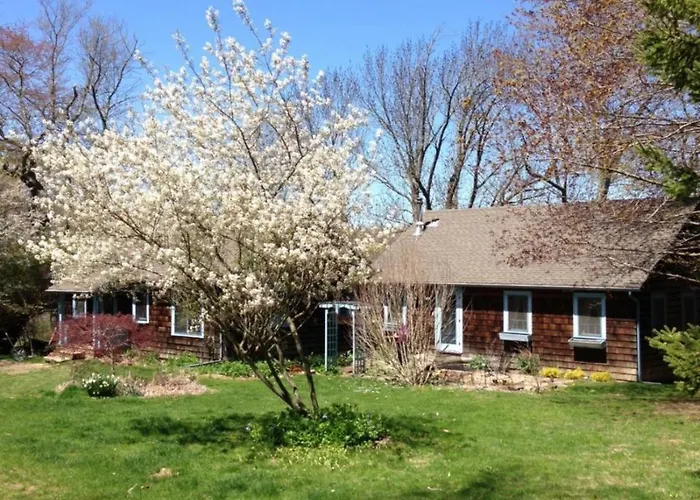 Pomfret Bed & Breakfasts 