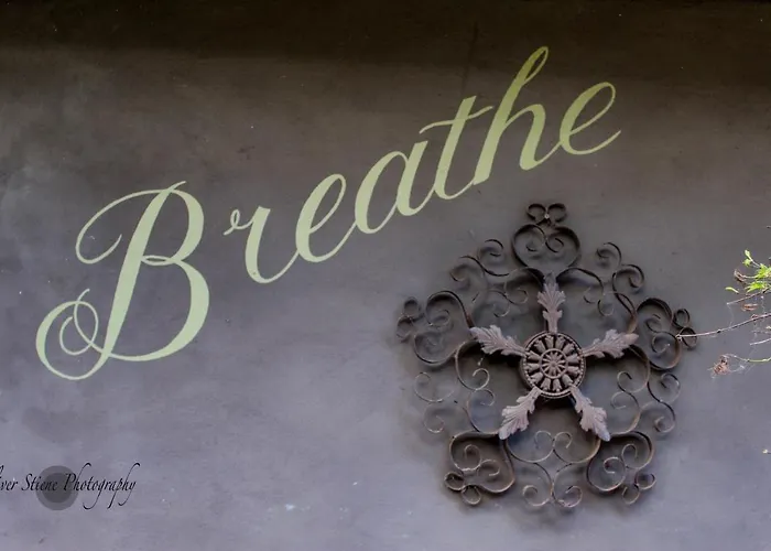Tomah Retreat - Studio Breathe With Fireplace