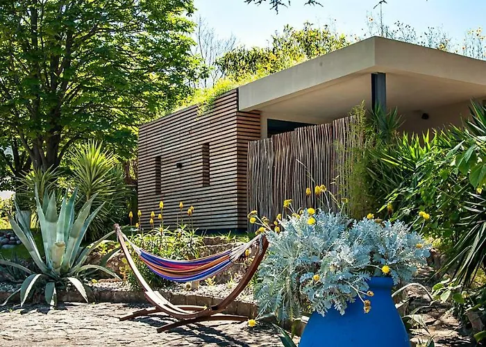 Cassis Bed & Breakfasts 