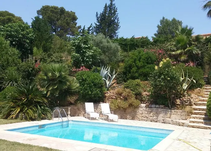 Narbonne Bed & Breakfasts 