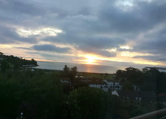 Luxury 3 Bedded Room With Sea Views And Parking