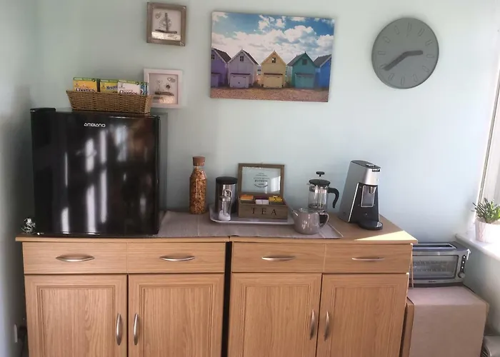 Luxury 3 Bedded Room With Sea Views And Parking