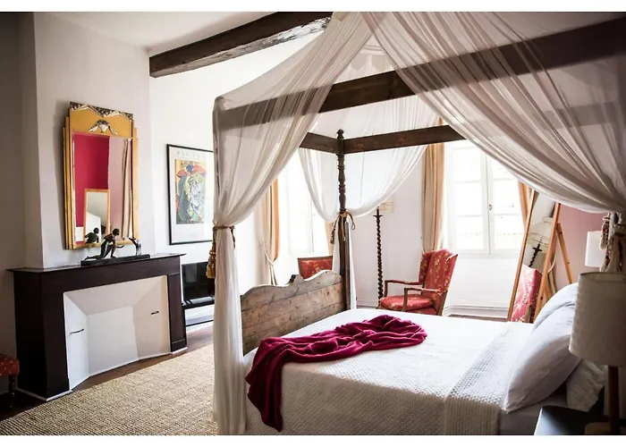 Montauban Bed & Breakfasts 